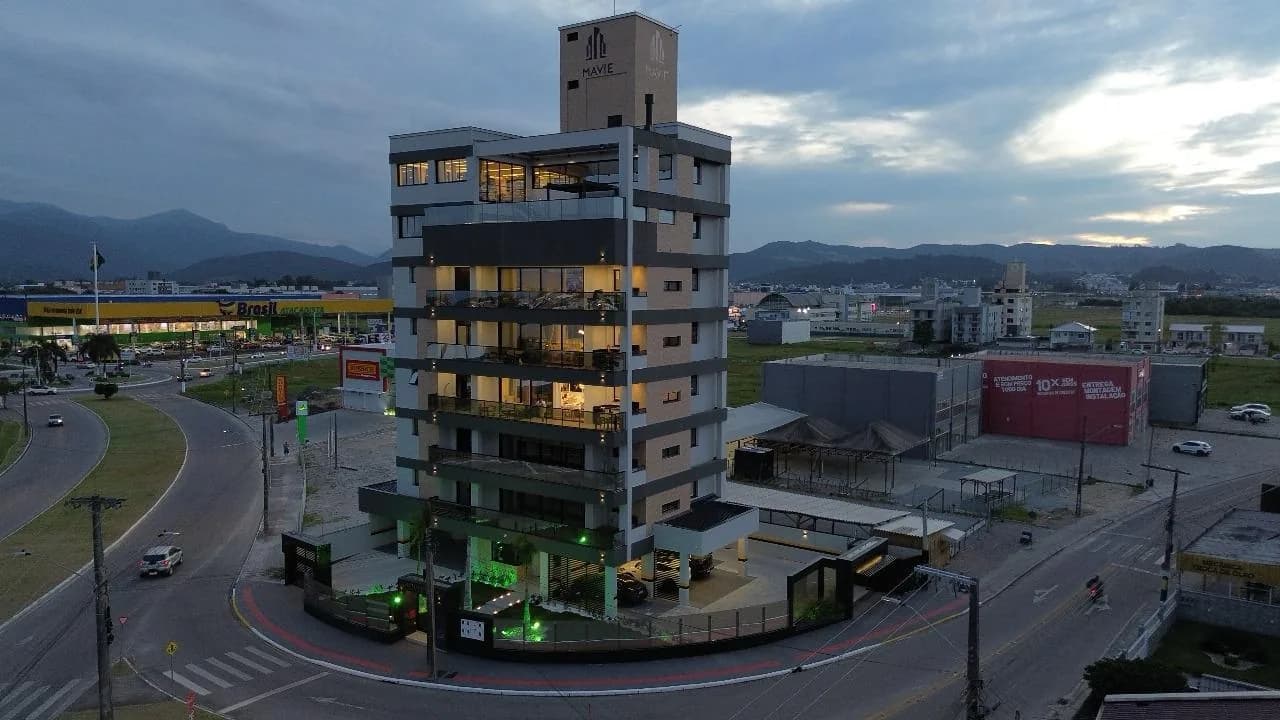 Vista aérea do Residencial Dias Machado ao entardecer, em Palhoça, Santa Catarina