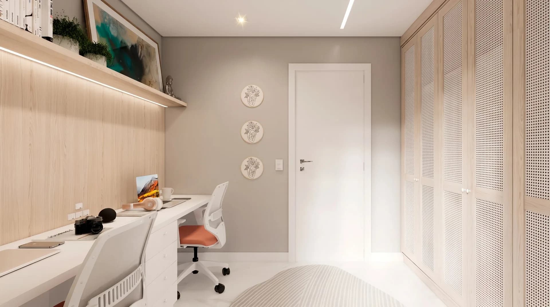Render do escritório ou segundo dormitório, com bancada de trabalho e armário de portas em palhinha
